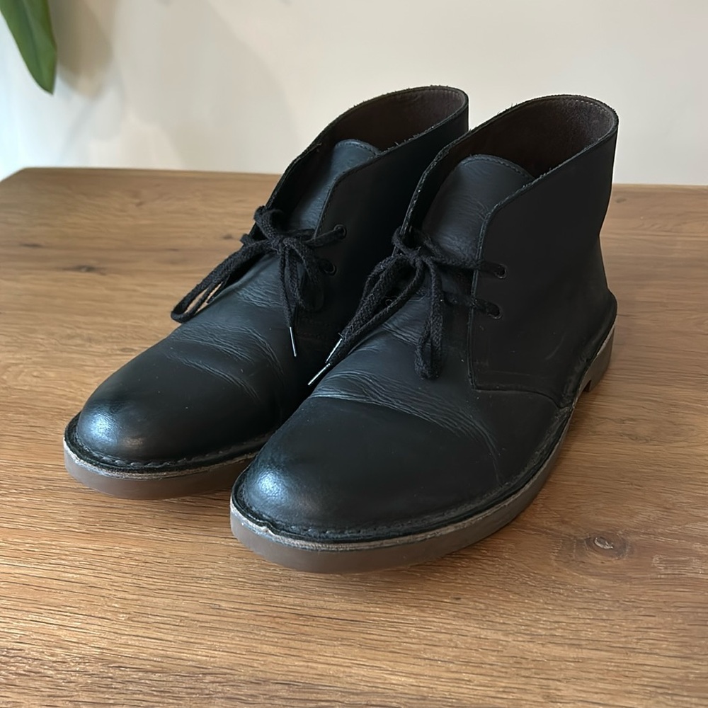 Clark’s men’s desert boots size USA 11 condition used.